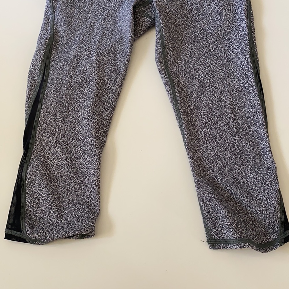 Lululemon Train Times Crop size 4 - Picture 8 of 15